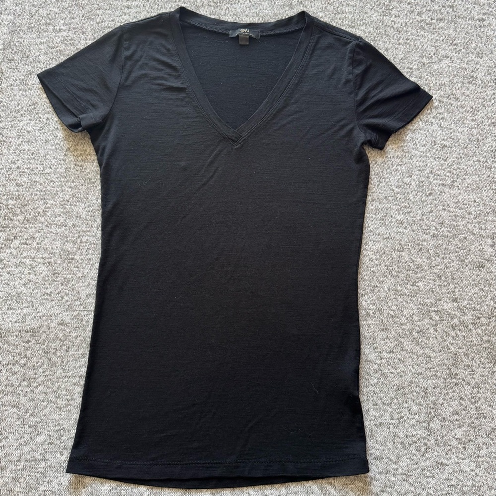 EMU 100% Merino Wool Classic Black V-Neck Women's Tee